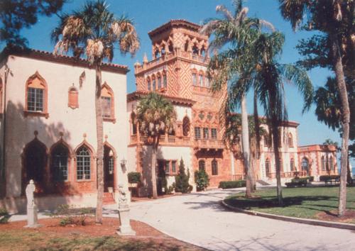 Ca'd'zan       Ringling -
     ,       
Palazzo Ducale      -  old Madison Squre Garden