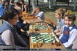 Школьники и ветераны за шахматным столом