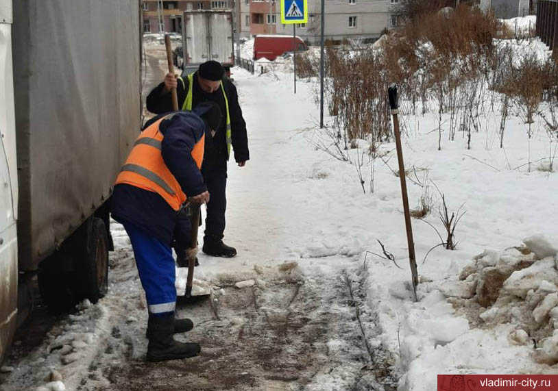 Улицы Владимира убирают 50 единиц техники и 72 рабочих ручной снегоуборки
