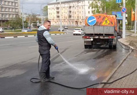 Во Владимире продолжаются плановые работы по весенней уборке города