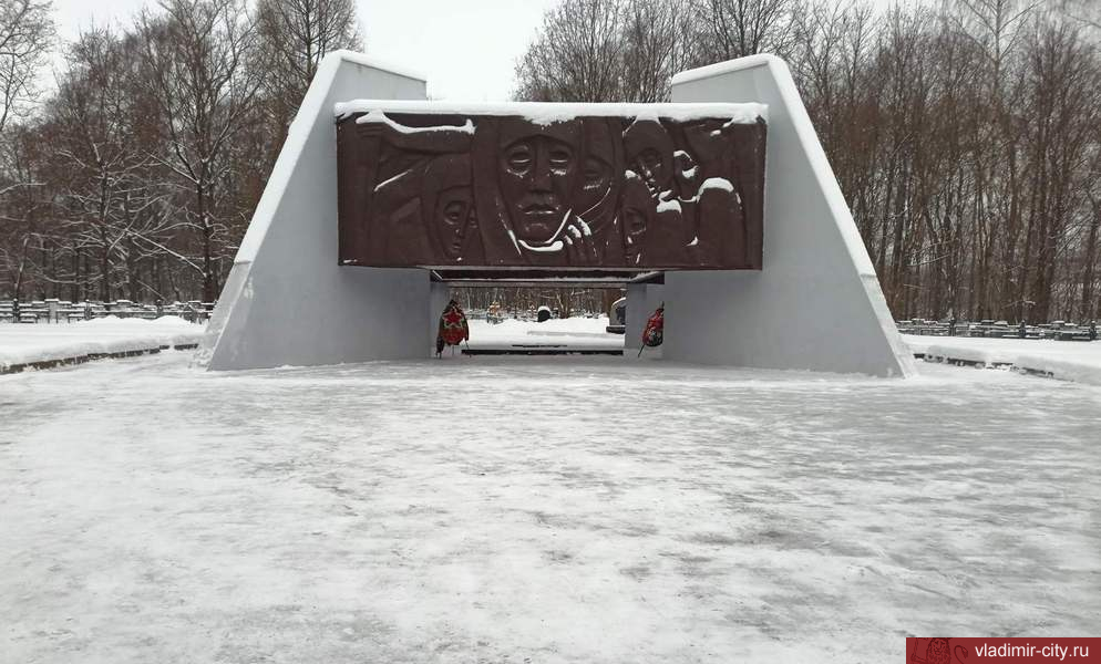МКУ «Благоустройство» очищает от снега общественные пространства Владимира