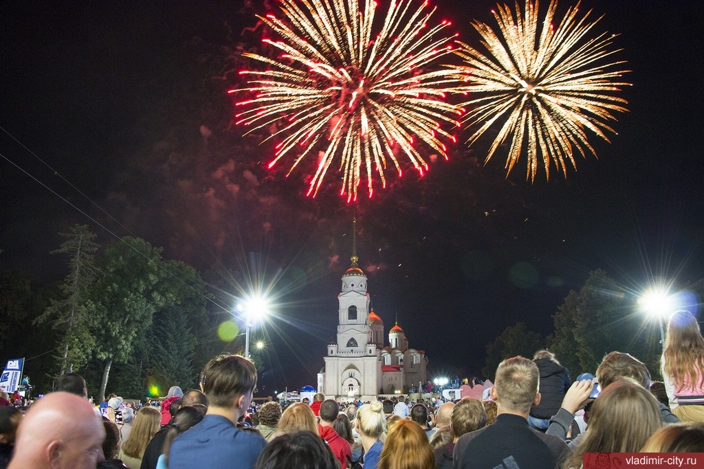 День города - 2017. Праздничный фейерверк День города - 2017. Праздничный фейерверк