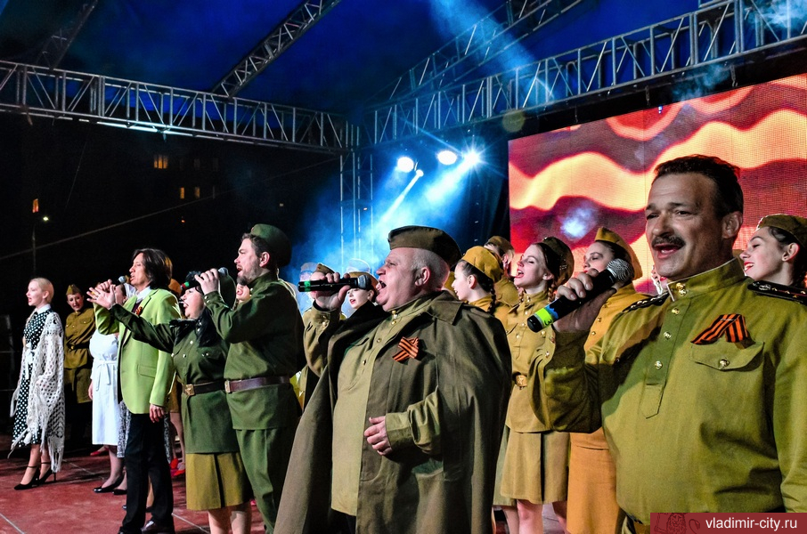 Город Владимир отсалютовал 77-й годовщине Великой Победы
