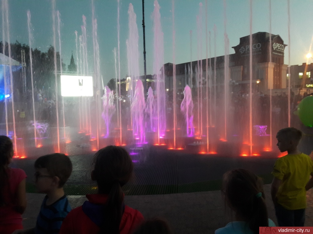 День города - 2018. Новый светомузыкальный фонтан на Театральной площади