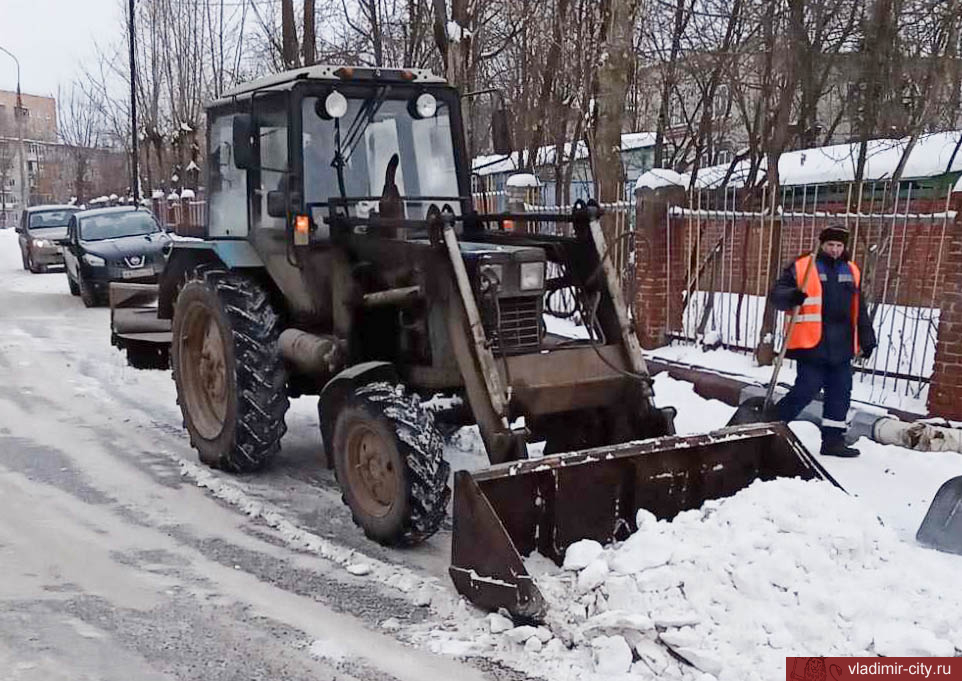 Снег в городе убирают 57 единиц техники и 68 рабочих ручной снегоуборки