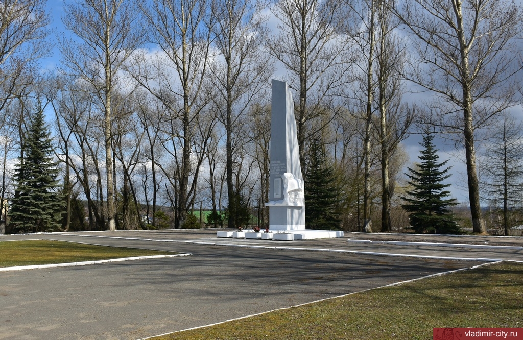 К юбилею Победы во Владимире завершается благоустройство памятных стел