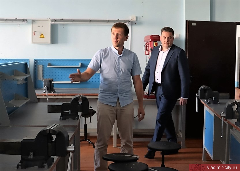 Дмитрий Наумов проверил готовность школы №42 в мкр. Юрьевец к новому учебному году