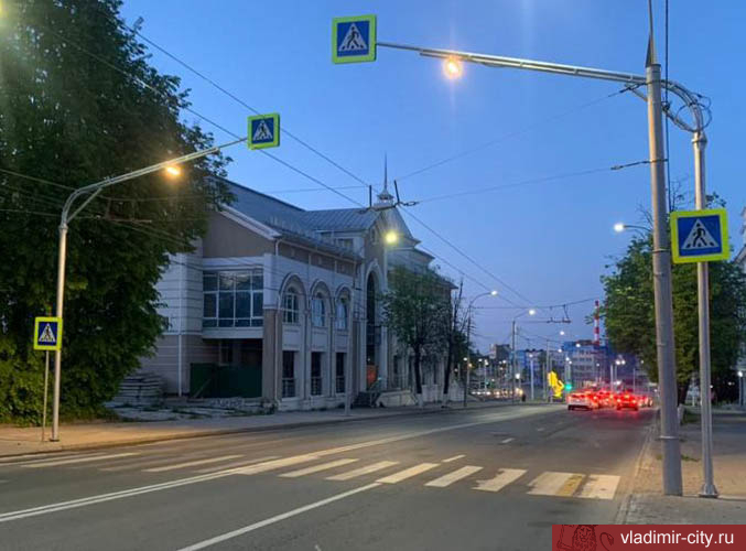 Пешеходные переходы во Владимире оборудуют освещением и дублирующими знаками