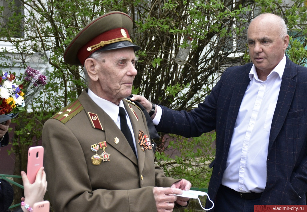 Андрей Шохин поздравляет владимирских ветеранов с Днем Победы