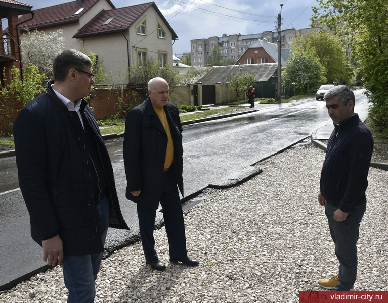 Руководители области и города проверили ход благоустройства дворовых территорий во Владимире