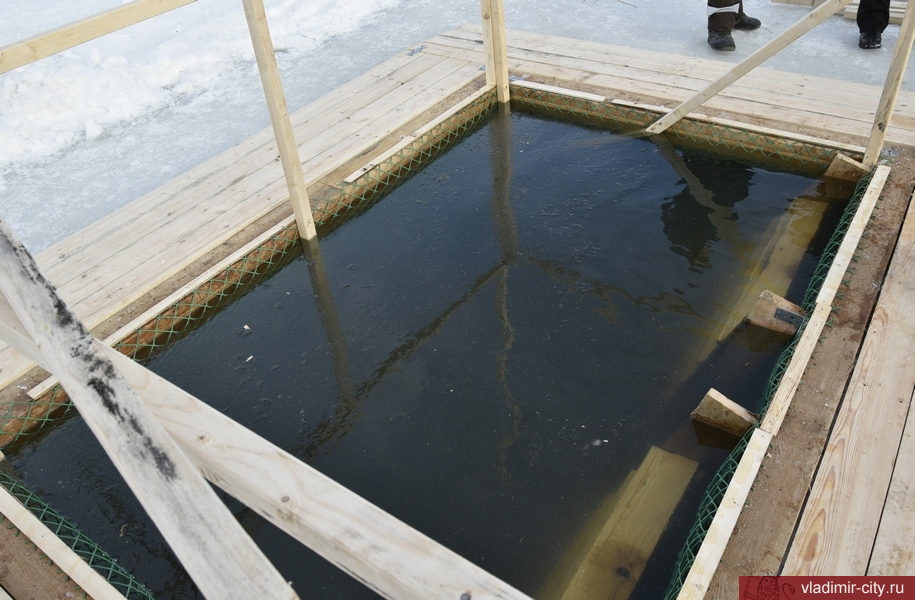На владимирских водоемах Семязино и Глубокое завершается подготовка к крещенским купаниям
