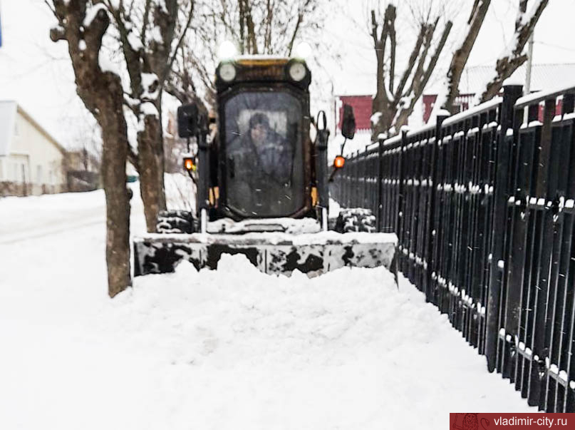 Коммунальные службы Владимира за сутки вывезли из города более 3500 кубометров снега