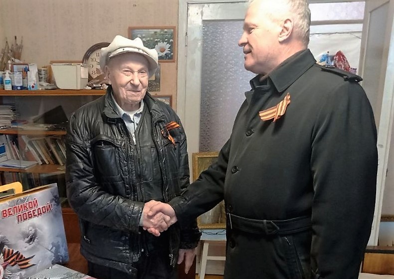 Владимирских ветеранов поздравляют с Днем Победы концертами во дворах их домов
