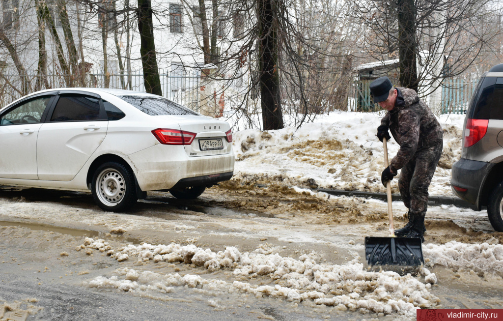Мэрия ежедневно контролирует очистку от снега дворовых территорий
