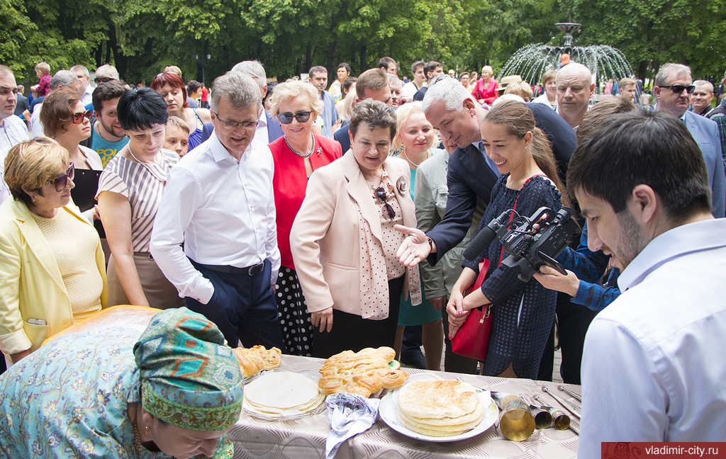 Угощение национальными дагестанскими блюдами Угощение национальными дагестанскими блюдами