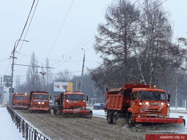Снег во Владимире убирают 68 рабочих ручной уборки и 56 единиц техники