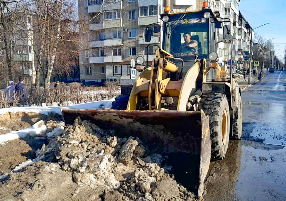 Снег и мусор с улиц Владимира убирают 40 единиц спецтехники и 68 рабочих муниципального «ЦУГД»