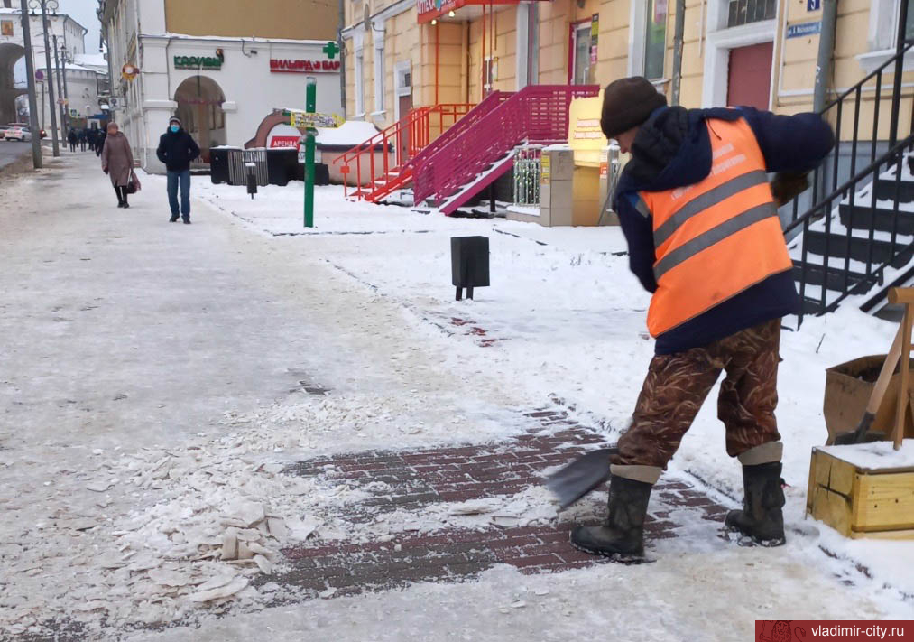 Снег с улиц Владимира убирают 60 единиц техники и 58 рабочих