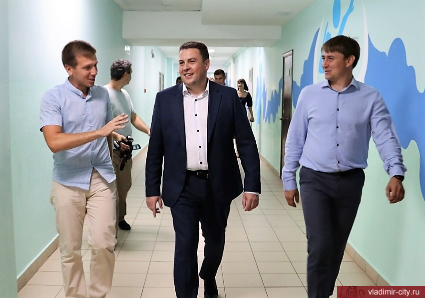 Дмитрий Наумов проверил готовность школы №42 в мкр. Юрьевец к новому учебному году
