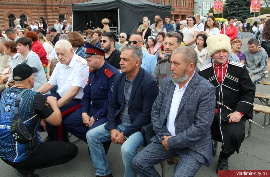 День города Владимира-2023 открылся на Соборной площади 