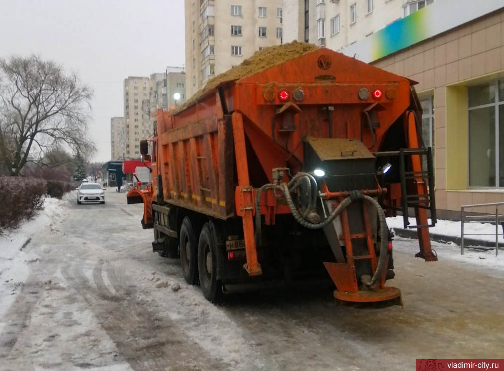 Во Владимире продолжается круглосуточная антигололедная обработка улиц и общественных пространств