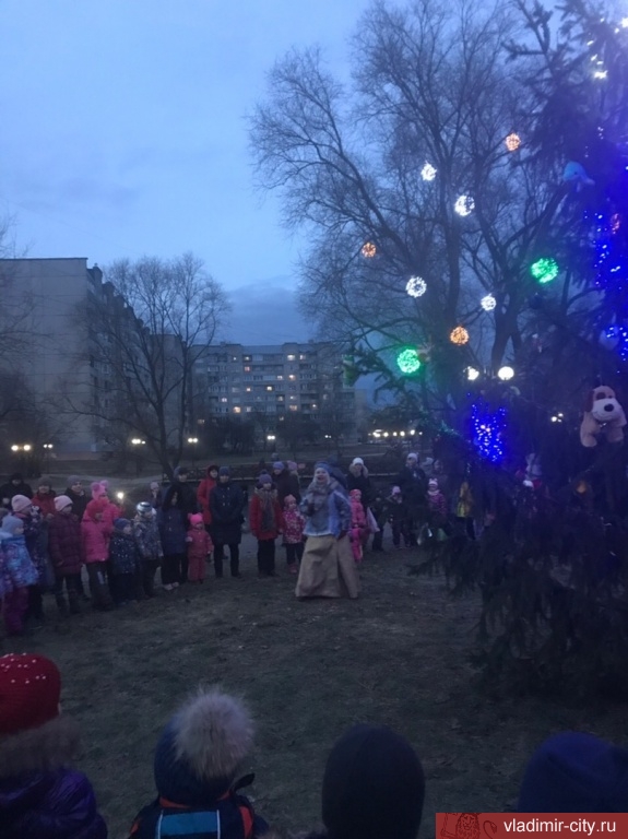 Новогодние праздники во дворах Фрунзенского района
