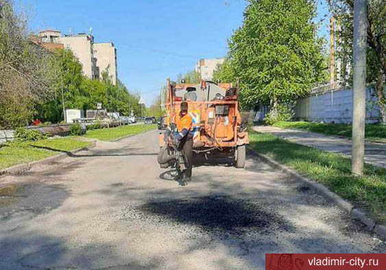 Во Владимире продолжаются плановые весенние благоустроительные работы