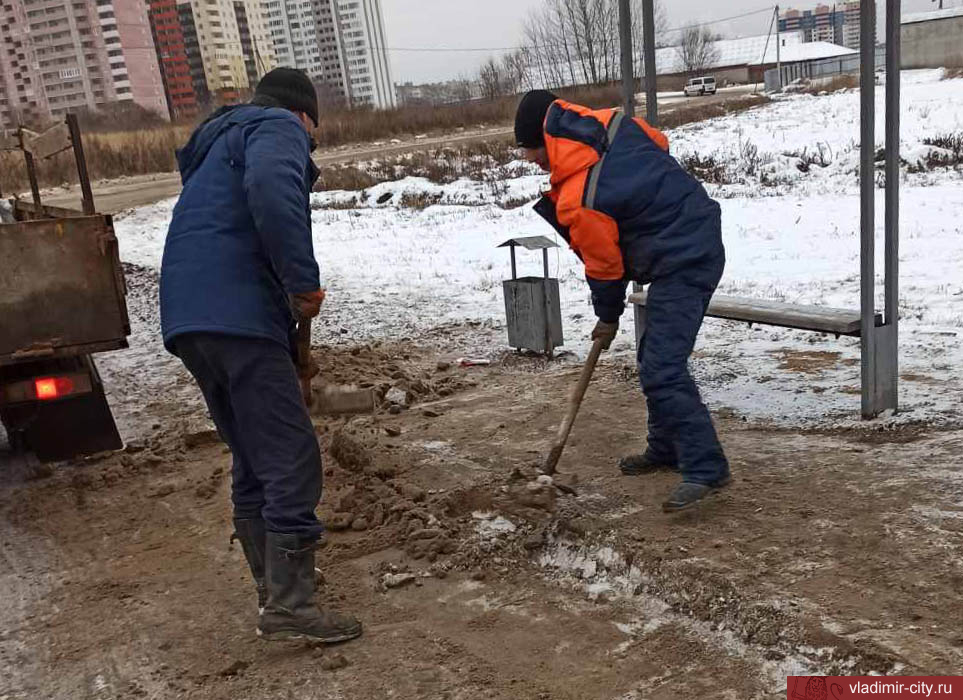 Владимир убирают 43 единицы техники и 72 сотрудника ручной снегоочистки
