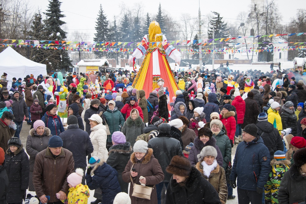 Масленицу празднуют десятки тысяч жителей Владимира 