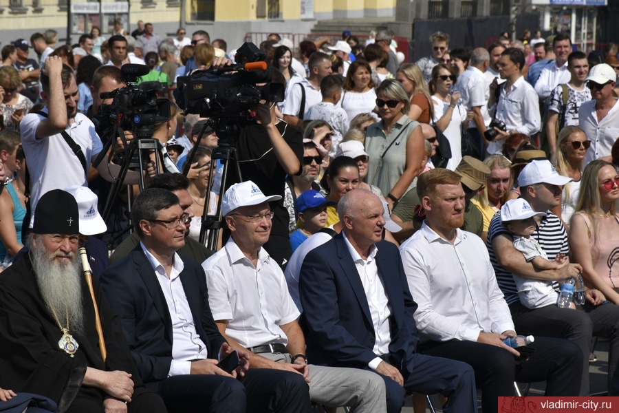 На Соборной площади Владимира торжественно открылся День города-2022