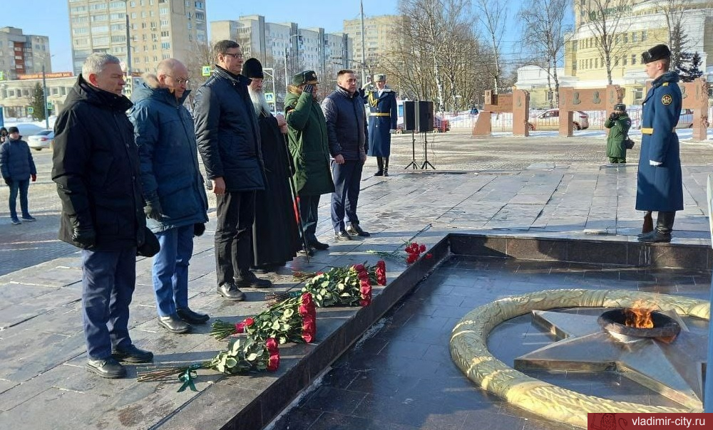 Во Владимире почтили память воинов, павших, защищая Отечество