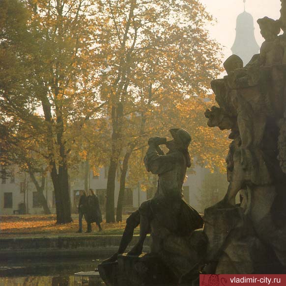 Дворцовый сад с фонтаном Гугенотов.